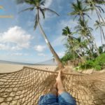 Urlaub unter Palmen und in der Hängematte entspannen