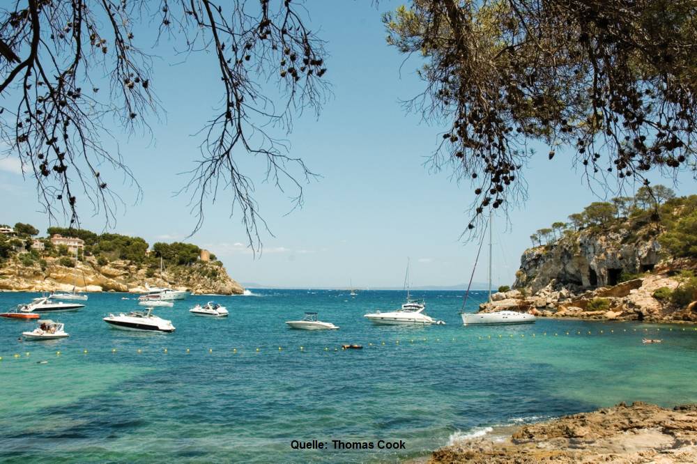 Im Urlaub auf Mallorca eine Bucht besuchen