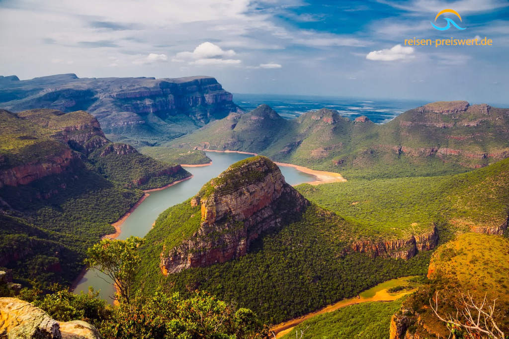 Fluß, Meer und Berge in Südafrika