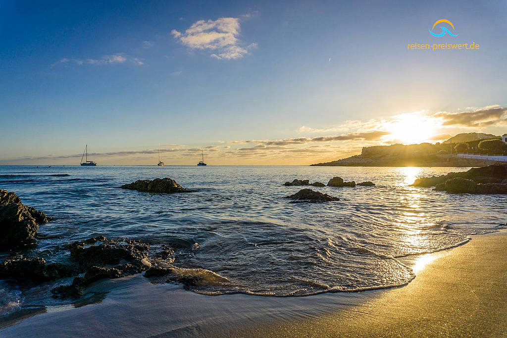 Wellen am Strand von Mallorca - Sonnenuntergang