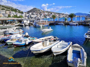 Albanien - Boote im Hafen Saranda